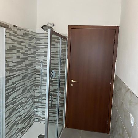 Cozy Lake Como Apartments Valmadrera Esterno foto