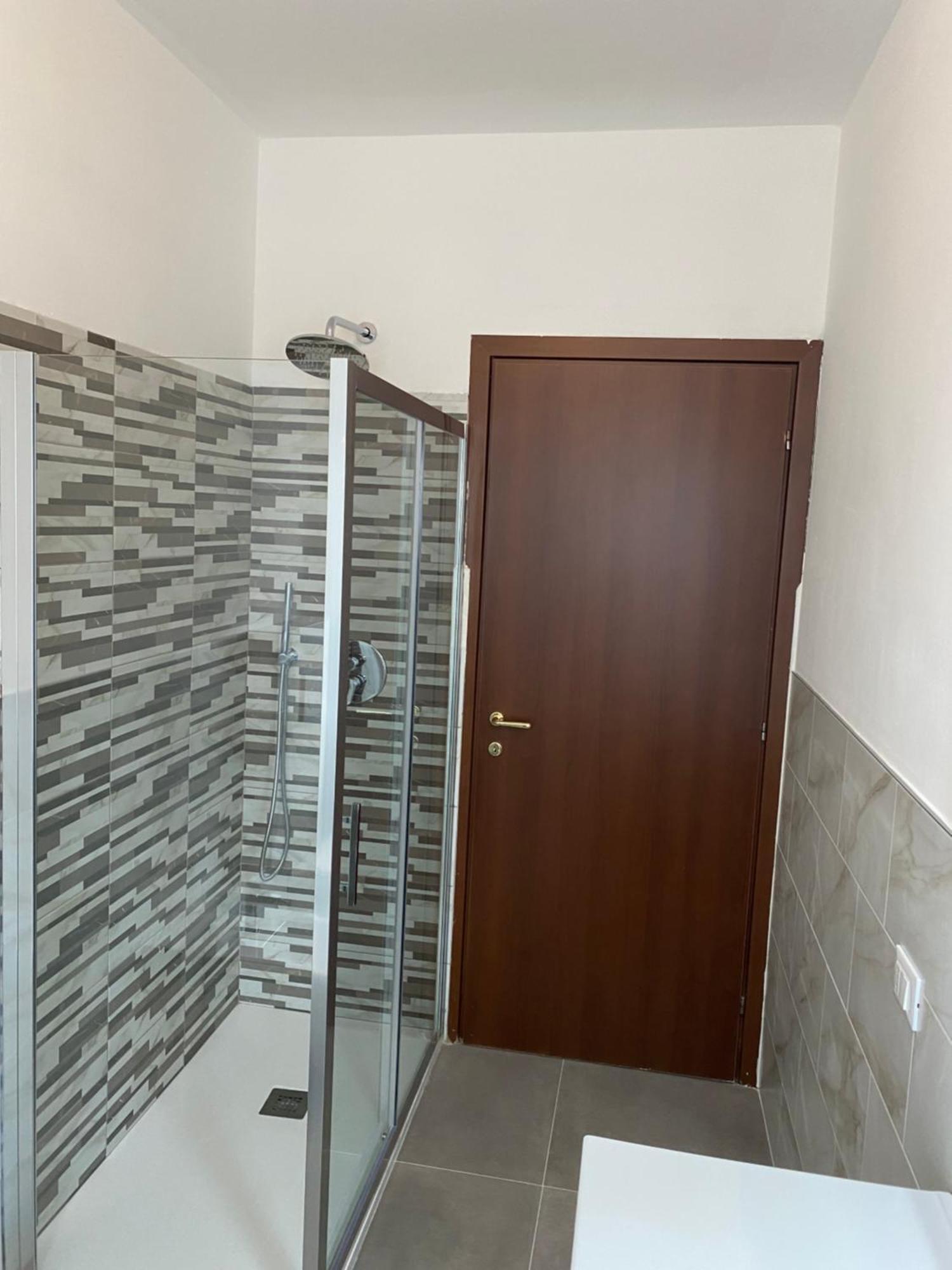 Cozy Lake Como Apartments Valmadrera Esterno foto