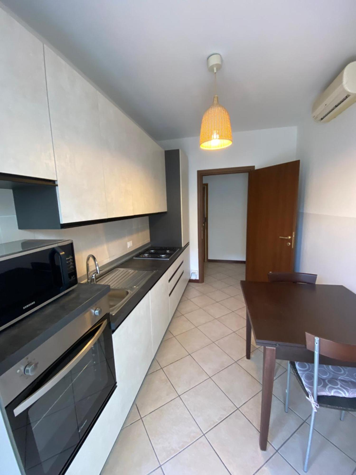 Cozy Lake Como Apartments Valmadrera Esterno foto